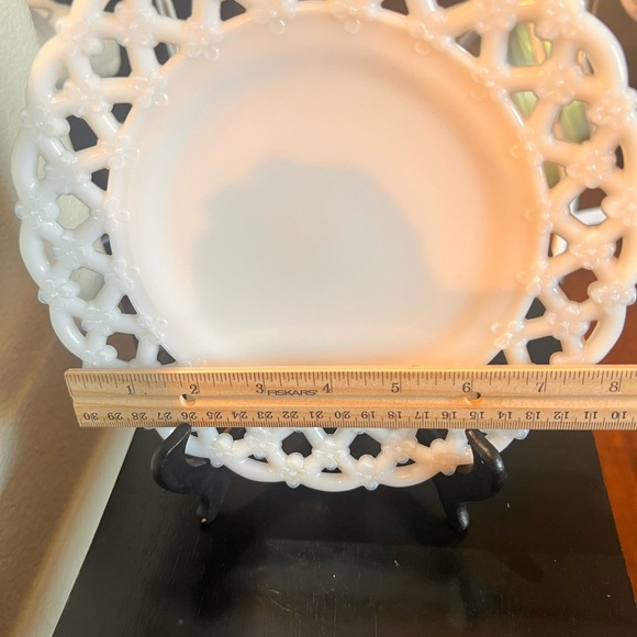 Westmoreland Milk Glass Lace Lattice Edge 8 1/2" Plate Forget Me Not Flowers - Picture 4 of 5